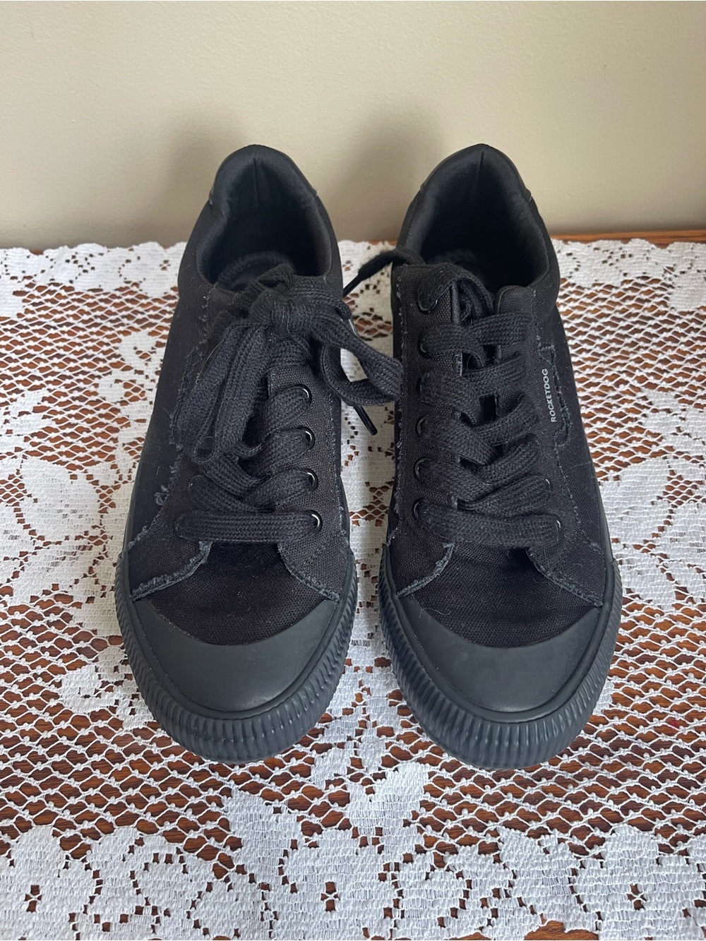 Rocket Dog Black Canvas Low Top Sneakers Women’s Size 8 Lace Up Shoes